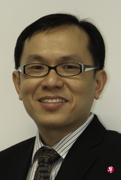 林水明医生:口腔癌是发生在口腔的恶性肿瘤之总称,大部分属于鳞状上皮细胞癌,即所谓的黏膜发生变异。可发生口腔癌的部位包括嘴唇、舌头、牙龈、口底、硬腭等。(新加坡国立大学癌症中心提供) 林水明医生:口腔癌是发生在口腔的恶性肿瘤之总称,大部分属于鳞状上皮细胞癌,即所谓的黏膜发生变异。可发生口腔癌的部位包括嘴唇、舌头、牙龈、口底、硬腭等。(新加坡国立大学癌症中心提供)