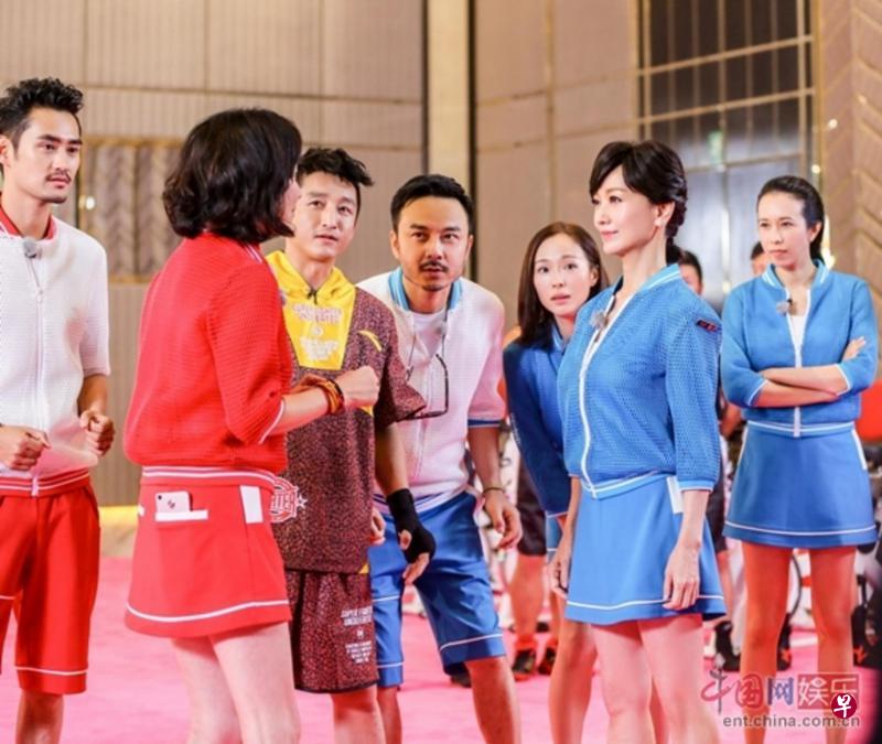 →赵雅芝(前右)与七名不同年龄、风格的女星参与真人秀。(网络图) →赵雅芝(前右)与七名不同年龄、风格的女星参与真人秀。(网络图)