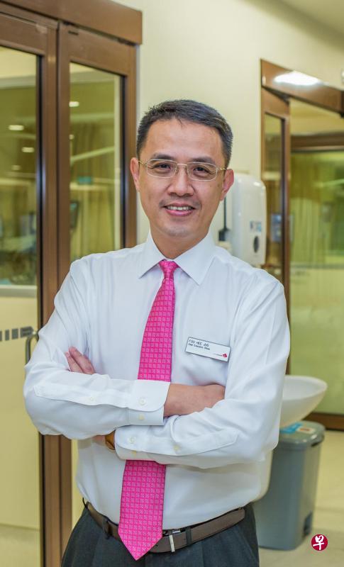 位于裕廊东的黄廷方综合医院与两条主要快速公路相连,裕廊保健集团总裁符气若说,医院每天平均接收75辆救护车,前来急诊部求医的每日平均病人人数达260名左右。(郑明达摄) 位于裕廊东的黄廷方综合医院与两条主要快速公路相连,裕廊保健集团总裁符气若说,医院每天平均接收75辆救护车,前来急诊部求医的每日平均病人人数达260名左右。(郑明达摄)