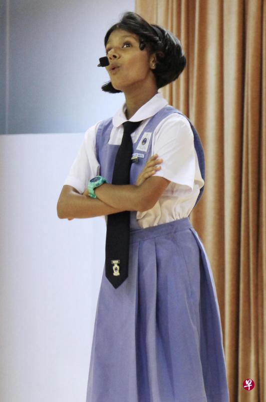 印裔女孩米啦凭生动有趣的演讲方式,夺得今年全国小学华语讲故事比赛季军。(道南学校提供) 印裔女孩米啦凭生动有趣的演讲方式,夺得今年全国小学华语讲故事比赛季军。(道南学校提供)