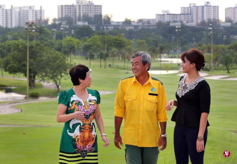 吴玉芳(左起)、傅春盛和玛雅在裕廊乡村俱乐部工作多年,他们打算工作至今年12月31日俱乐部结束营业为止。(萧紫薇摄) 吴玉芳(左起)、傅春盛和玛雅在裕廊乡村俱乐部工作多年,他们打算工作至今年12月31日俱乐部结束营业为止。(萧紫薇摄)