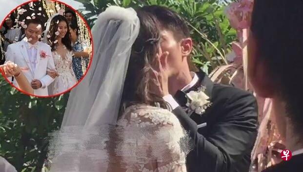 霍建华(右)和林心如深情接吻。(翻摄娱乐有饭微博) 霍建华(右)和林心如深情接吻。(翻摄娱乐有饭微博)