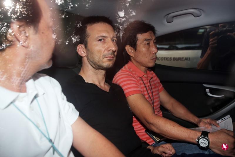 比利时籍被告菲利普·格拉法（中）涉嫌于2015年10月5日晚上8时54分至6日早上5时29分之间，在花拉路附近的丽敦豪邸（D'Leedon）公寓第3座32楼的一个单位内，谋杀5岁儿子。（档案照）