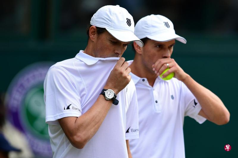 美国网球名将鲍勃(左)和哥哥麦克将无法在本届奥运会捍卫男双金牌。(法新社) 美国网球名将鲍勃(左)和哥哥麦克将无法在本届奥运会捍卫男双金牌。(法新社)