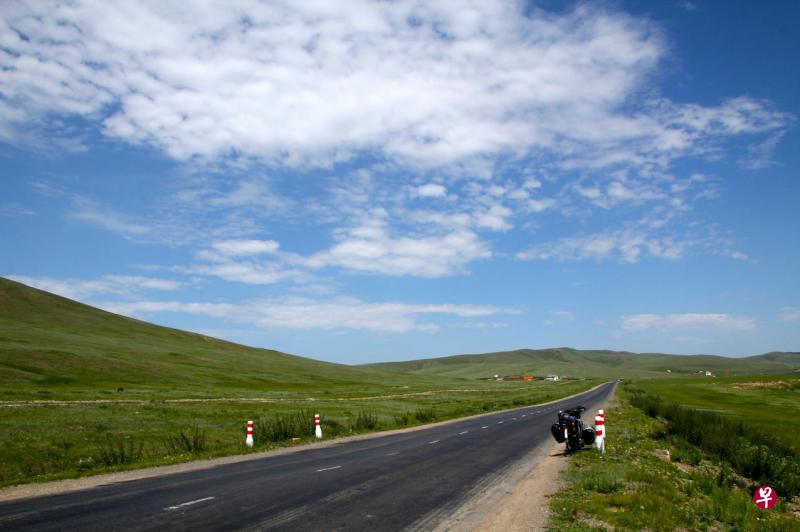 在单骑的日子,有时伴随着夕阳西下,有时是壮阔山林或田园风光。 在单骑的日子,有时伴随着夕阳西下,有时是壮阔山林或田园风光。