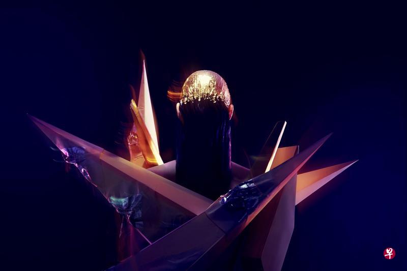 陈伟德得奖的时尚摄影系列《幻灭》,以大胆意象探讨生死与祭奠。(受访者提供) 陈伟德得奖的时尚摄影系列《幻灭》,以大胆意象探讨生死与祭奠。(受访者提供)