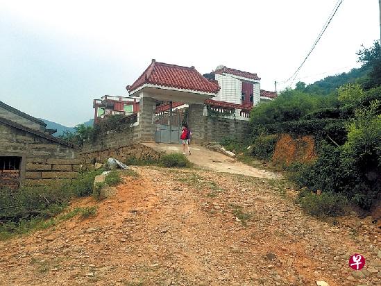 事发惠安紫山该私塾已人去楼空,三名嫌疑人被警方控制调查。(图/新华网) 事发惠安紫山该私塾已人去楼空,三名嫌疑人被警方控制调查。(图/新华网)