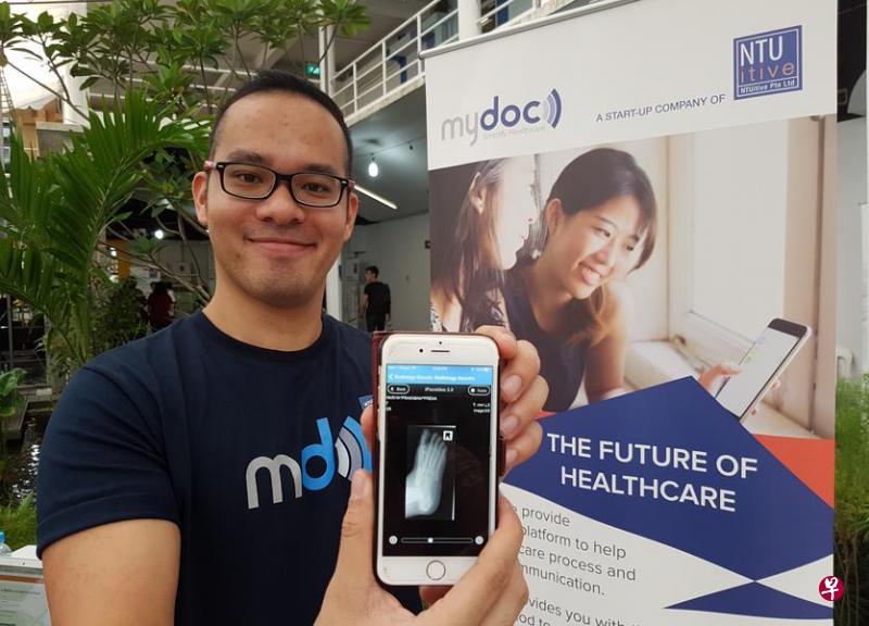 “Mydoc”市场营销副总裁陈腾兴展示通过“Mydoc”来看一个X光报告。(南大提供) “Mydoc”市场营销副总裁陈腾兴展示通过“Mydoc”来看一个X光报告。(南大提供)