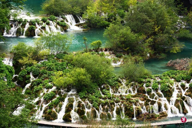 有欧洲九寨沟美誉的十六湖。(邹文学摄) 有欧洲九寨沟美誉的十六湖。(邹文学摄)