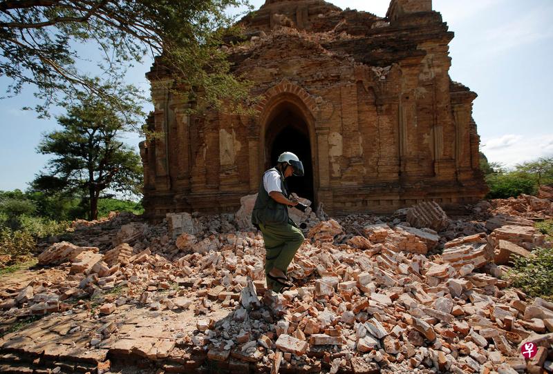 缅甸著名景区蒲甘有2500座几百年甚至上千年的大小塔寺,不少被地震破坏,有的完全被震垮了。(路透社)
缅甸著名景区蒲甘有2500座几百年甚至上千年的大小塔寺,不少被地震破坏,有的完全被震垮了。(路透社)