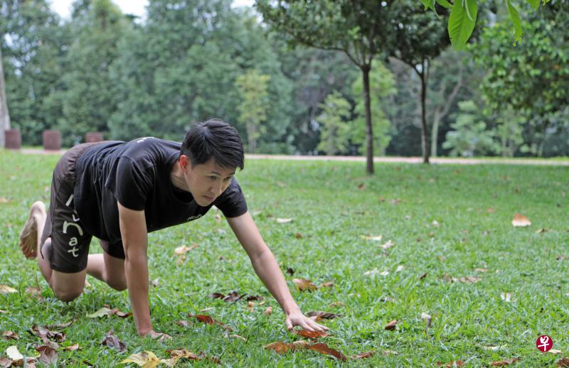 获认证的MovNat导师卢伟利说,一般人已习惯在干净的环境中锻炼,要他们去户外进行训练,必须跨越心理障碍。(林泽锐摄) 获认证的MovNat导师卢伟利说,一般人已习惯在干净的环境中锻炼,要他们去户外进行训练,必须跨越心理障碍。(林泽锐摄)