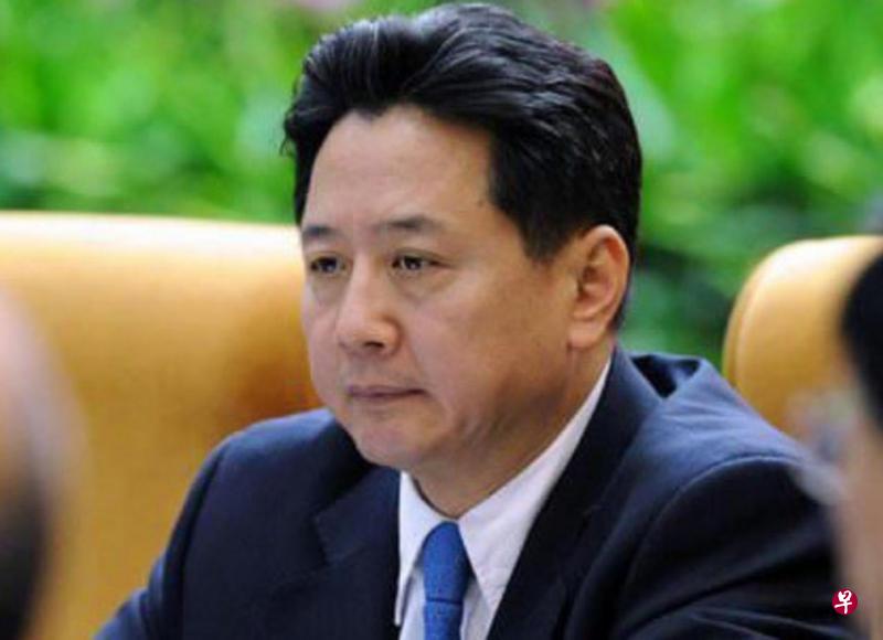 中国前总理李鹏的儿子、山西省省长李小鹏据传将担任交通运输部部长。分析认为,李小鹏未能扶正当省委书记,仕途遭受挫折。(互联网) 中国前总理李鹏的儿子、山西省省长李小鹏据传将担任交通运输部部长。分析认为,李小鹏未能扶正当省委书记,仕途遭受挫折。(互联网)