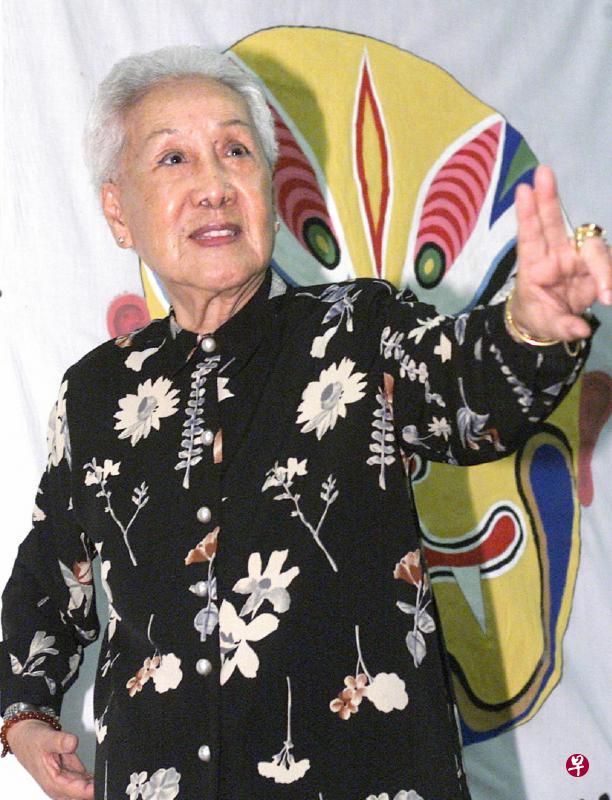 本地京剧泰斗潘月红是文化奖得主,两年前获颁“新加坡戏曲卓越贡献奖”。(档案照片) 本地京剧泰斗潘月红是文化奖得主,两年前获颁“新加坡戏曲卓越贡献奖”。(档案照片)