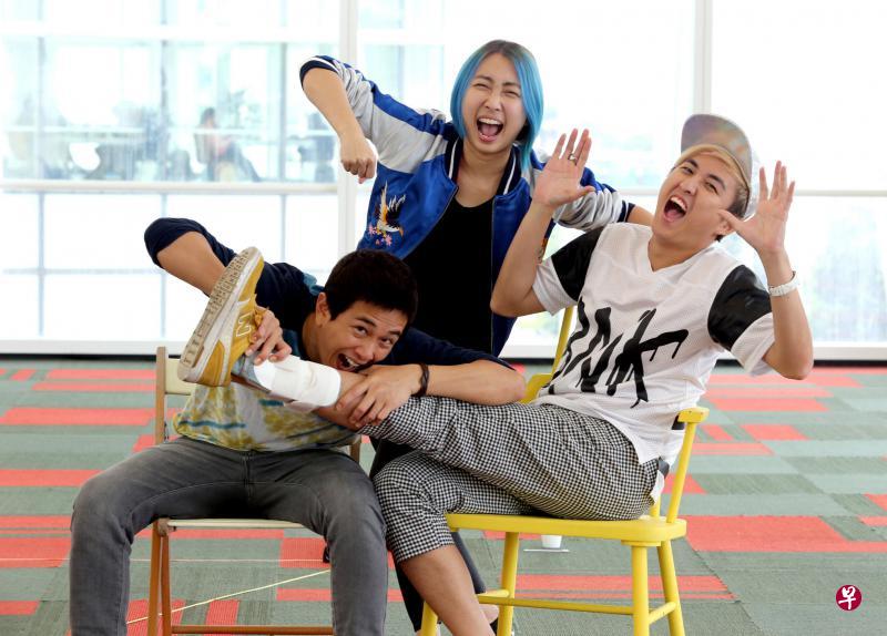 潘嗣敬(左起)、汤薇恩、黄靖伦将在音乐剧《唯二》中演绎逆境中人悲喜交加的生命故事。 潘嗣敬(左起)、汤薇恩、黄靖伦将在音乐剧《唯二》中演绎逆境中人悲喜交加的生命故事。