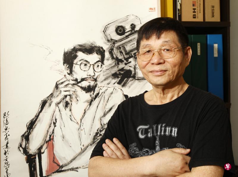 欧阳兴义至今还与徐克保持联络,后方是他为徐克所画的像。(陈福洲摄) 欧阳兴义至今还与徐克保持联络,后方是他为徐克所画的像。(陈福洲摄)