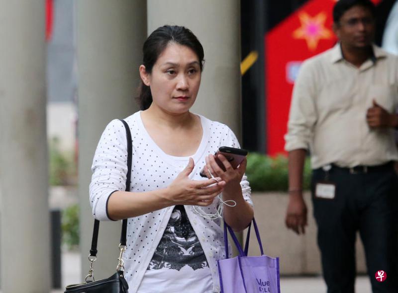 刁艳梅有一个月的时间考虑是否要上诉,她也被令承担两姐妹的讼费。(档案照片) 刁艳梅有一个月的时间考虑是否要上诉,她也被令承担两姐妹的讼费。(档案照片)