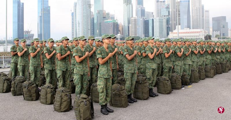 国防部与内政部将从今年11月起,让国人在登记国民服役时,从新加坡武装部队、警察部队或民防部队提供的33个选项中,注明有兴趣加入担任职务的单位。(档案照) 国防部与内政部将从今年11月起,让国人在登记国民服役时,从新加坡武装部队、警察部队或民防部队提供的33个选项中,注明有兴趣加入担任职务的单位。(档案照)