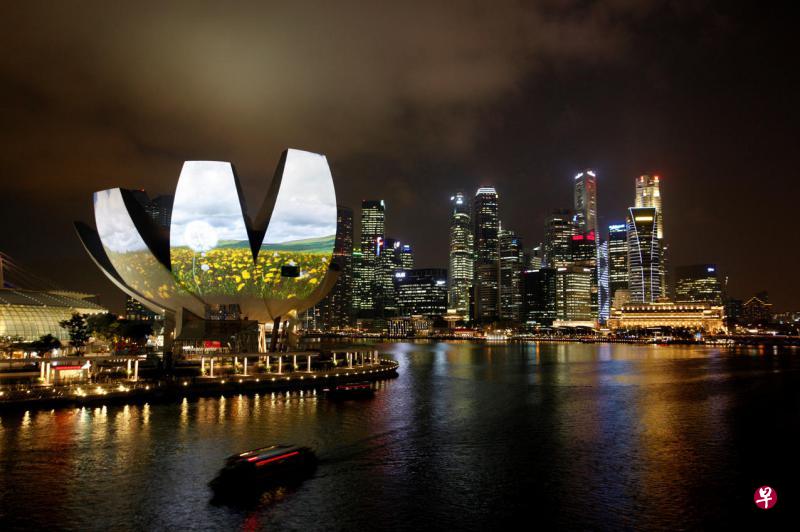 新加坡政府提倡建造优雅和谐社会,政府的意向虽好,但现实情况和效果却不尽理想。 新加坡政府提倡建造优雅和谐社会,政府的意向虽好,但现实情况和效果却不尽理想。