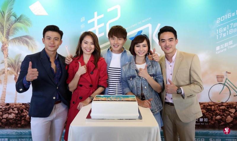 《起飞》音乐剧演员有陈轩昱(左起)、有懿、包勋评、罗美仪和黄超群。 《起飞》音乐剧演员有陈轩昱(左起)、有懿、包勋评、罗美仪和黄超群。