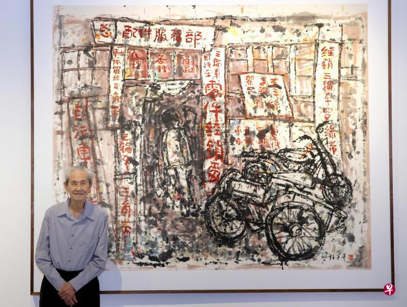 新加坡画家林子平对于晚年创作的30多幅大尺寸书画得以展出,很是高兴。 新加坡画家林子平对于晚年创作的30多幅大尺寸书画得以展出,很是高兴。