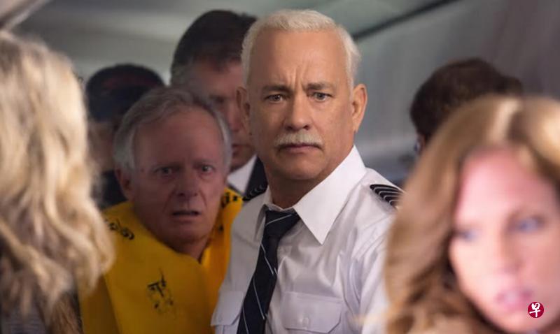 《萨利机长》推出后,现实中当年参与调查工作的委员跳出来称自己被电影抹黑。(剧照/取自网络) 《萨利机长》推出后,现实中当年参与调查工作的委员跳出来称自己被电影抹黑。(剧照/取自网络)