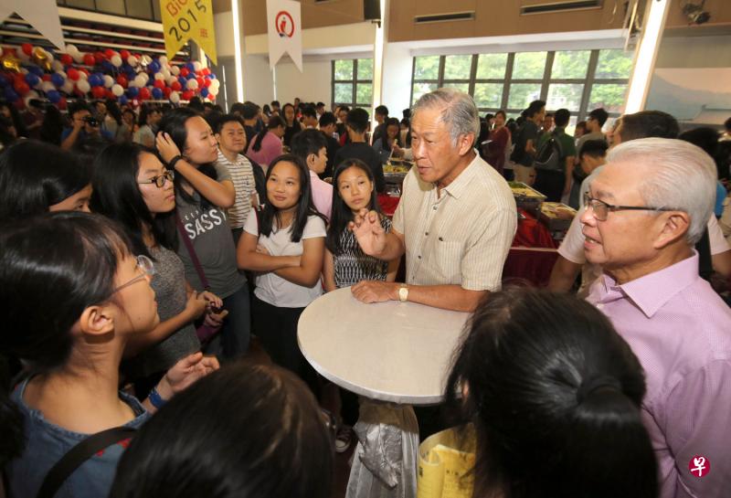 国防部长黄永宏医生昨天出席双文化华文优选课程10周年庆典。(邬福梁摄) 国防部长黄永宏医生昨天出席双文化华文优选课程10周年庆典。(邬福梁摄)