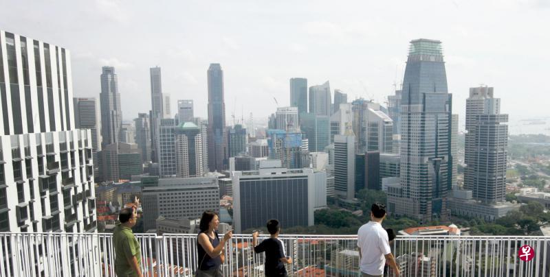 刚刚以112万元易主的达士岭五房式组屋是高楼单位,客厅和房间的视野非常宽阔,看得到中央商业区和滨海湾海景。(档案照片) 刚刚以112万元易主的达士岭五房式组屋是高楼单位,客厅和房间的视野非常宽阔,看得到中央商业区和滨海湾海景。(档案照片)