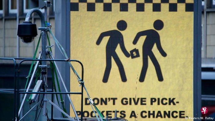 德国警方提醒各地乘客不要在公共场合张扬钱财。(互联网) 德国警方提醒各地乘客不要在公共场合张扬钱财。(互联网)