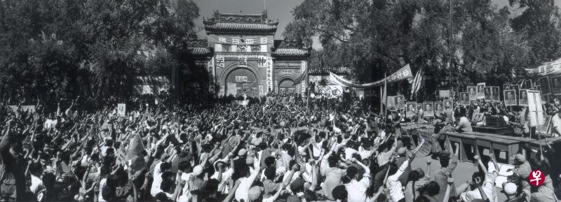 1966年红卫兵攻击黑龙江极乐寺的疯狂场面。(受访者提供) 1966年红卫兵攻击黑龙江极乐寺的疯狂场面。(受访者提供)