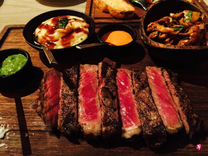 →靠近圆明园路的The Nest西餐美食。 →靠近圆明园路的The Nest西餐美食。