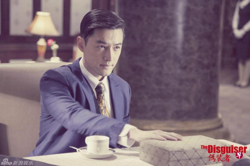 胡歌在《伪装者》饰演富家少爷,却被国民党军统高官绑架,并特训为军统特工。(网络图) 胡歌在《伪装者》饰演富家少爷,却被国民党军统高官绑架,并特训为军统特工。(网络图)