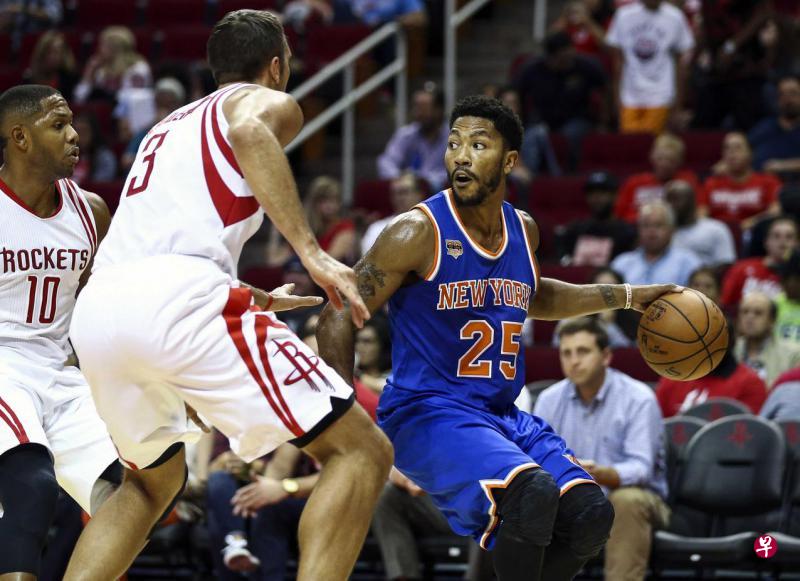 ▲罗斯(右)承认当晚曾与原告发生性行为,但不承认强奸。(路透社) ▲罗斯(右)承认当晚曾与原告发生性行为,但不承认强奸。(路透社)