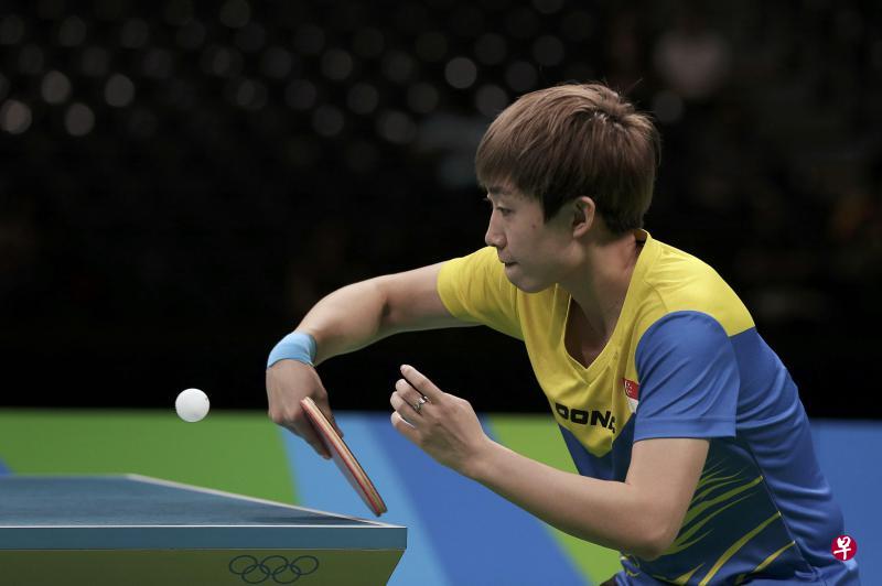 冯天薇在八强赛中用反手成功克制住了萨比内。(路透社) 冯天薇在八强赛中用反手成功克制住了萨比内。(路透社)