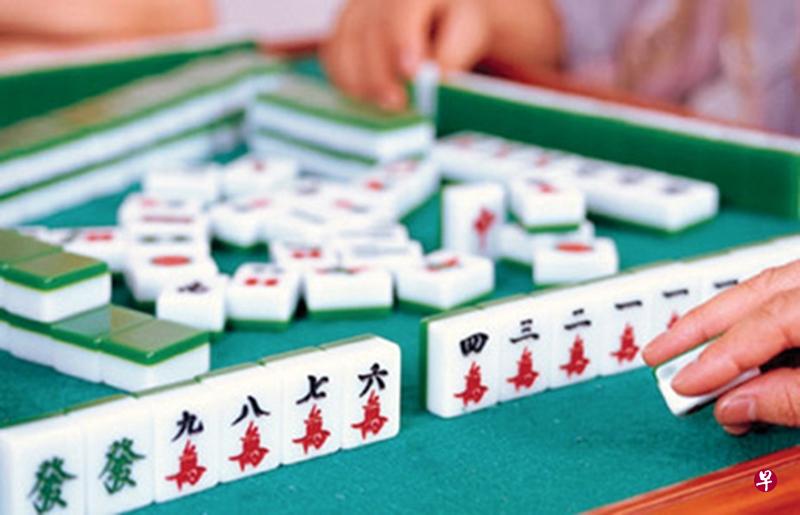 长时间坐着打麻将，得慎防深静脉血栓。（档案照）