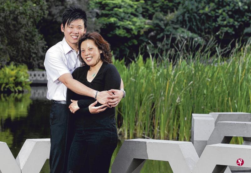 我国乒乓球前国手王越古（右）暗示，李浩葳是婚姻里犯错的那一方。（档案照片）