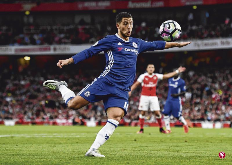 切尔西中场大将阿扎尔(左)力挺主帅孔特。(路透社) 切尔西中场大将阿扎尔(左)力挺主帅孔特。(路透社)