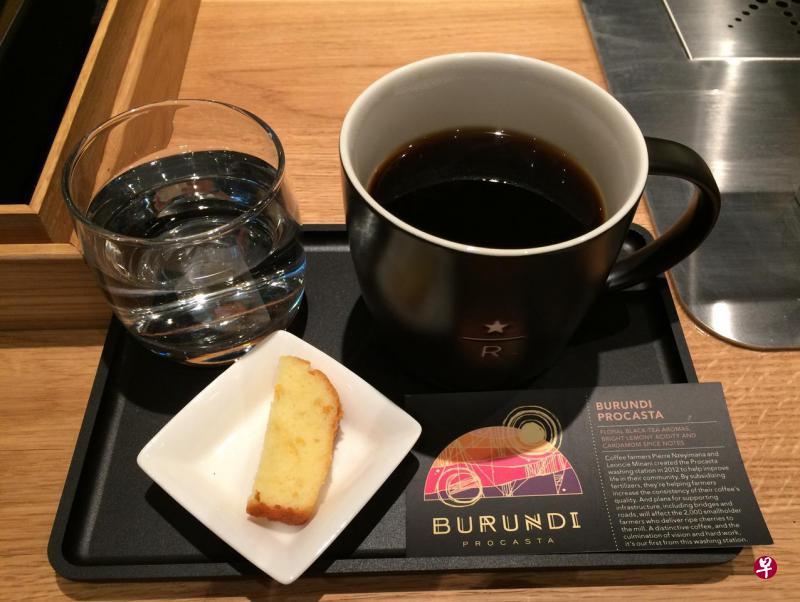 星巴克拣选咖啡专店提供不同咖啡烹煮法的体验,并讲究咖啡与点心的配搭。(赵琬仪摄) 星巴克拣选咖啡专店提供不同咖啡烹煮法的体验,并讲究咖啡与点心的配搭。(赵琬仪摄)