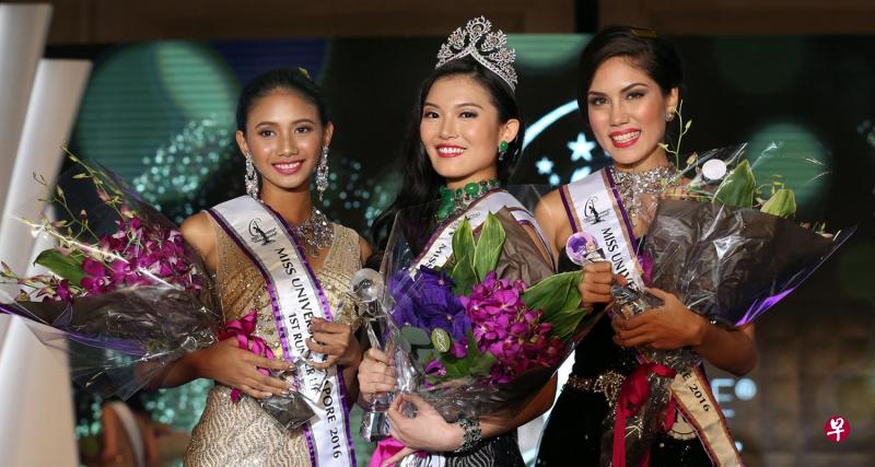 新加坡环球小姐昨晚圆满落幕,冠军Cheryl Chou(中)、亚军Tanisha Khan(左)和季军Sonya Branson在比赛结束后合影。(海峡时报) 新加坡环球小姐昨晚圆满落幕,冠军Cheryl Chou(中)、亚军Tanisha Khan(左)和季军Sonya Branson在比赛结束后合影。(海峡时报)