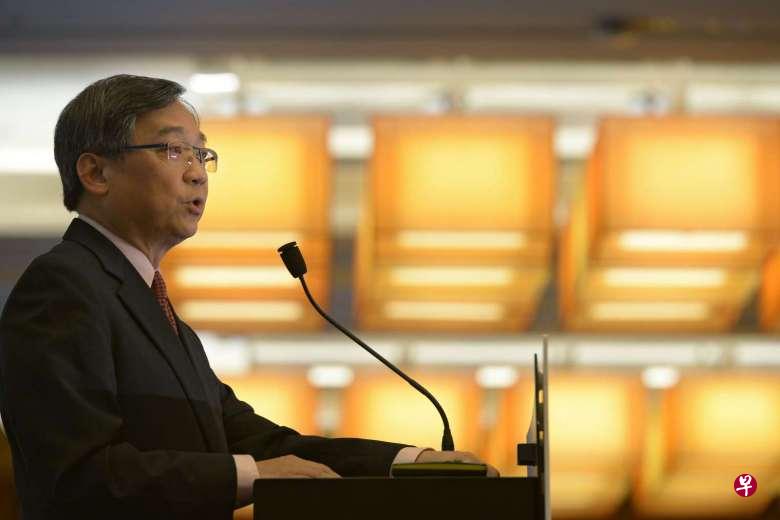 卫生部长颜金勇昨天在全国医疗保健生产力大会上宣布新人力发展计划时说,人口老龄化带来三重挑战。(图:海峡时报) 卫生部长颜金勇昨天在全国医疗保健生产力大会上宣布新人力发展计划时说,人口老龄化带来三重挑战。(图:海峡时报)