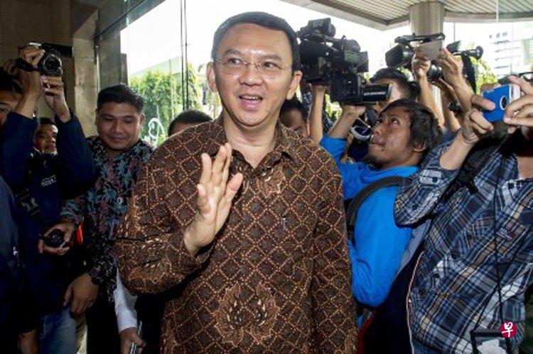 钟万学亲自上火线,到国家警察部队刑事调查组总部主动要求安排时间接受讯问,以对有关指控作出澄清。(雅加达邮报) 钟万学亲自上火线,到国家警察部队刑事调查组总部主动要求安排时间接受讯问,以对有关指控作出澄清。(雅加达邮报)