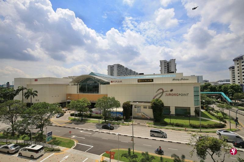 拥有21年历史的裕廊坊是西部较受欢迎的大型商场,每月平均可吸引600万人次的访客。业主希望能以20亿元以上价格售出商场。(谢智扬摄)
拥有21年历史的裕廊坊是西部较受欢迎的大型商场,每月平均可吸引600万人次的访客。业主希望能以20亿元以上价格售出商场。(谢智扬摄)