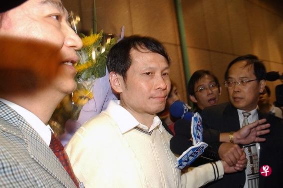 李俊敏(中)2006年获释返台,引起社会轰动。(自由时报档案照片) 李俊敏(中)2006年获释返台,引起社会轰动。(自由时报档案照片)