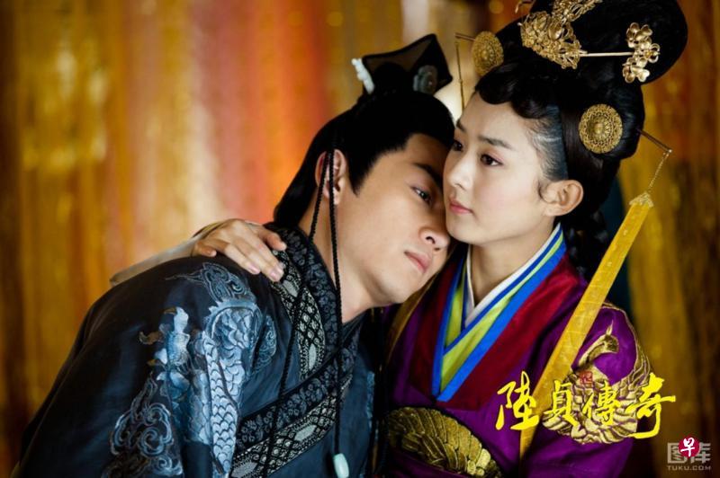 陈晓(左)饰演北齐储君高湛,获得智慧果敢的女官赵丽颖协助顺利继位。 陈晓(左)饰演北齐储君高湛,获得智慧果敢的女官赵丽颖协助顺利继位。