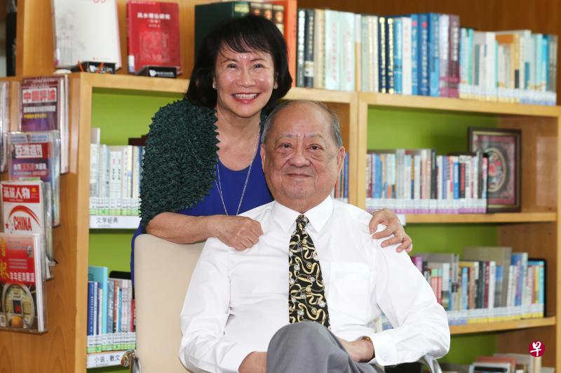 潘国驹认为,能卖的好书一定要内容精彩、高水平论点、独具想法,能跨时代和区域。他的妻子廖雪娜是公司合伙创办人。(陈斌勤摄) 潘国驹认为,能卖的好书一定要内容精彩、高水平论点、独具想法,能跨时代和区域。他的妻子廖雪娜是公司合伙创办人。(陈斌勤摄)