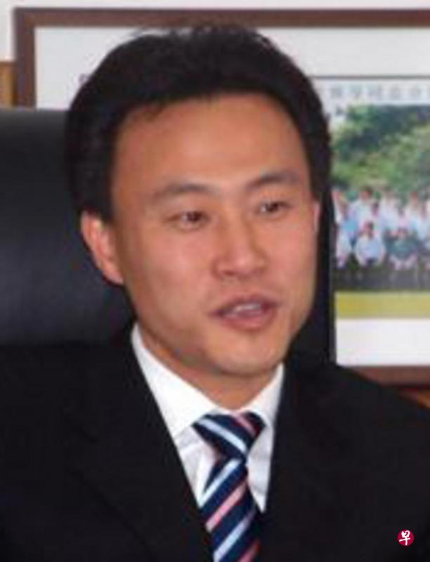 今年47岁的辽宁省铁岭市市长姜周,已经在周六证实被中共纪检部门调查。(互联网) 今年47岁的辽宁省铁岭市市长姜周,已经在周六证实被中共纪检部门调查。(互联网)