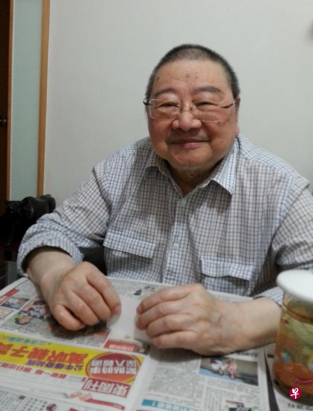 倪匡说话风趣,他说朋友之中讲笑最到家的是黄霑,古龙也很逗,金庸会讲笑,但要想清楚才出口,不像他似机关枪冲口而出。(刘倩瑜摄) 倪匡说话风趣,他说朋友之中讲笑最到家的是黄霑,古龙也很逗,金庸会讲笑,但要想清楚才出口,不像他似机关枪冲口而出。(刘倩瑜摄)