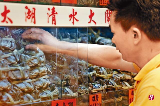 香港食安中心首次在两个大闸蟹样本中,发现含有致癌风险的二恶英。(来源:香港星岛日报网) 香港食安中心首次在两个大闸蟹样本中,发现含有致癌风险的二恶英。(来源:香港星岛日报网)
