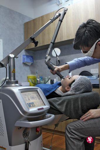 激光治疗可导致皮肤变薄? (图/新加坡医疗集团提供) 激光治疗可导致皮肤变薄? (图/新加坡医疗集团提供)