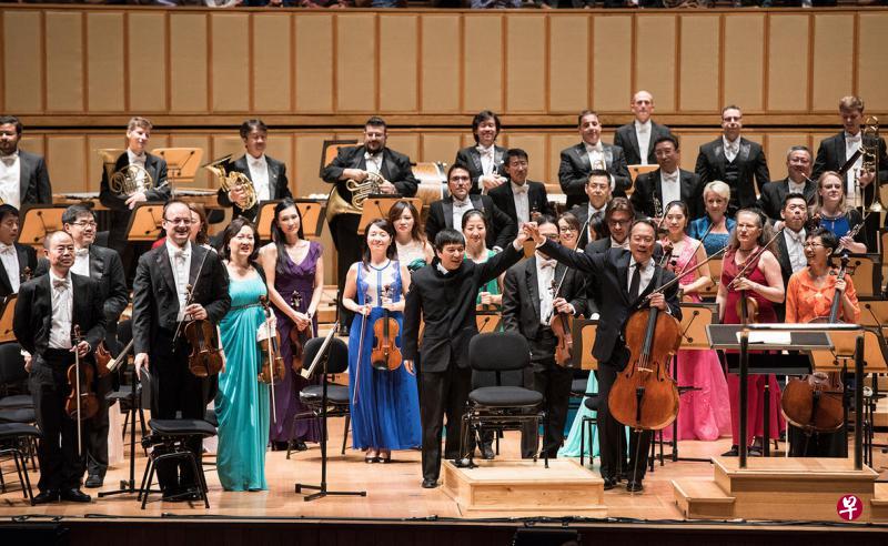 上星期五马友友与新加坡交响乐团同台,精湛演绎了埃尔加的大提琴协奏曲。(新加坡交响乐团提供) 上星期五马友友与新加坡交响乐团同台,精湛演绎了埃尔加的大提琴协奏曲。(新加坡交响乐团提供)