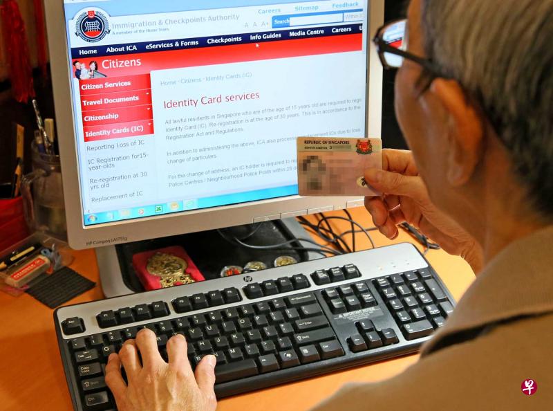 明年1月1日起,所有公民和永久居民一旦年满55岁,就必须第二次更新身份证。(图:新明日报) 明年1月1日起,所有公民和永久居民一旦年满55岁,就必须第二次更新身份证。(图:新明日报)